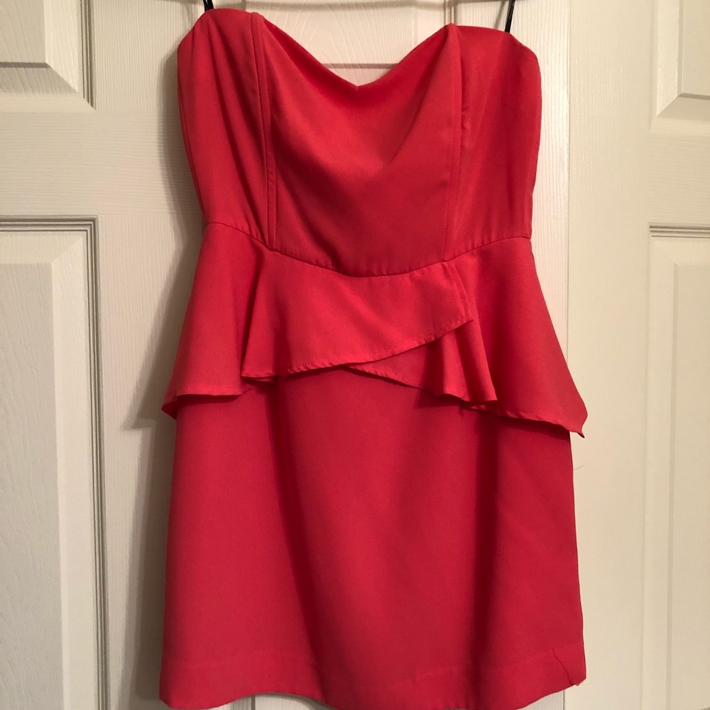 pink/red strapless dress